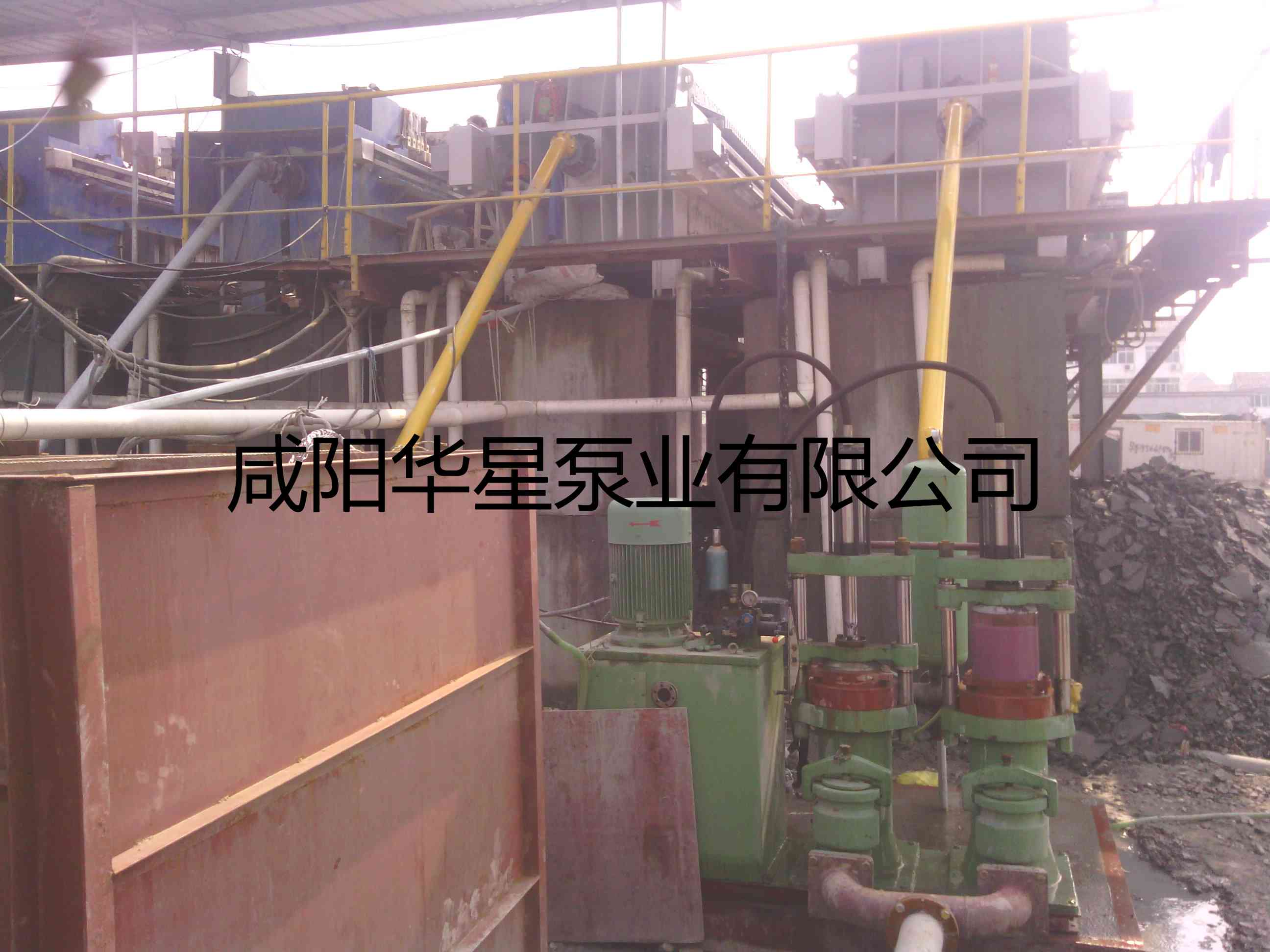 打樁污泥行業(yè)使用YBH300壓濾機入料泵現(xiàn)場